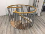 Rambarde de parapet avec cordes inférieures et rampe en bois ronde – Image 8